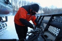 <strong>如同雪道的“雕刻师”</strong>