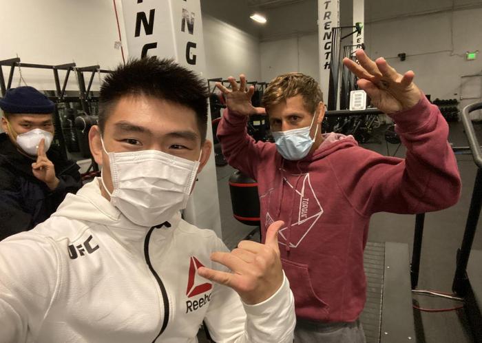 从少林武校到UFC：被李连杰圈粉的功夫猴子宋亚