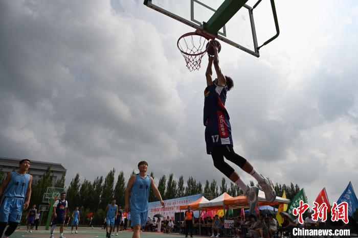 内蒙古科左中旗：农牧民成为乡村篮球与草原排