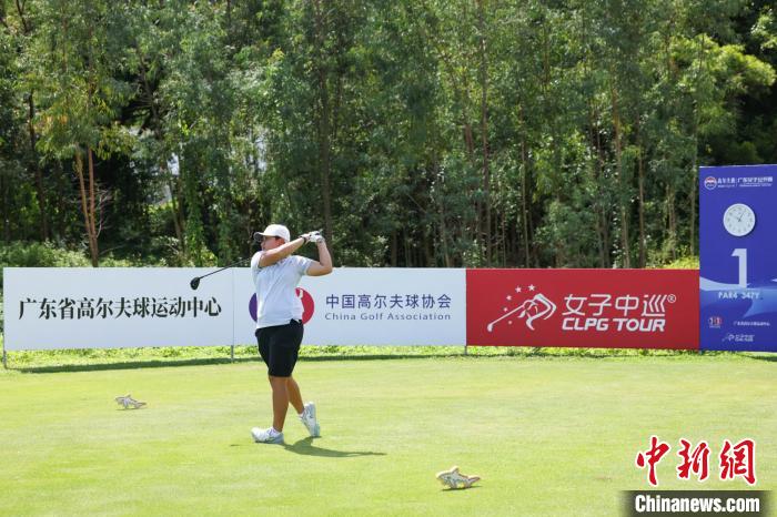 曾莉棋领跑广东女子公开赛 张雅惠谢尔曼紧追
