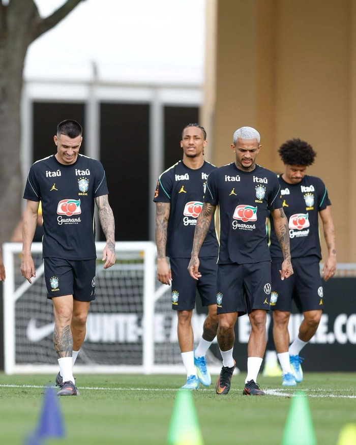 巴西国家队训练备战法国队关键战役