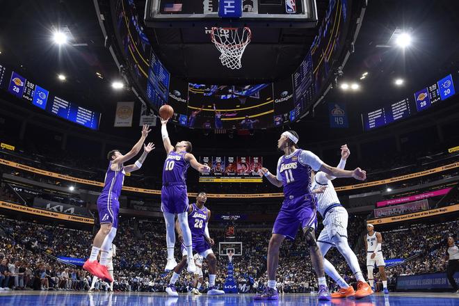 肯纳德三分绝杀助湖人豪取9连胜 詹姆斯冲击生涯