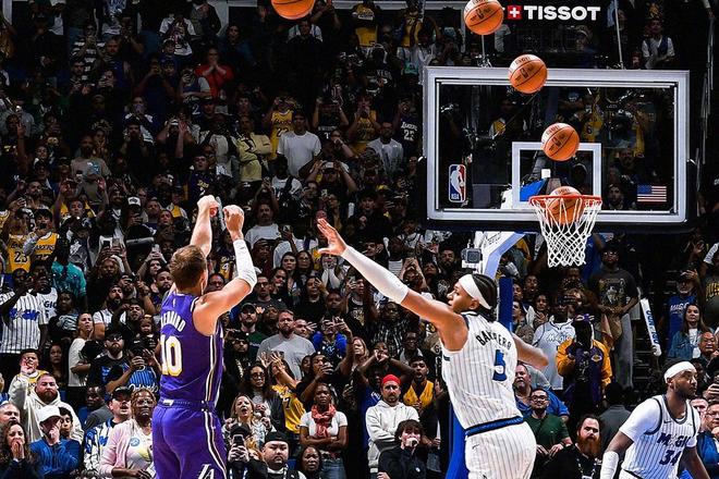 肯纳德三分绝杀助湖人豪取9连胜 詹姆斯冲击生涯