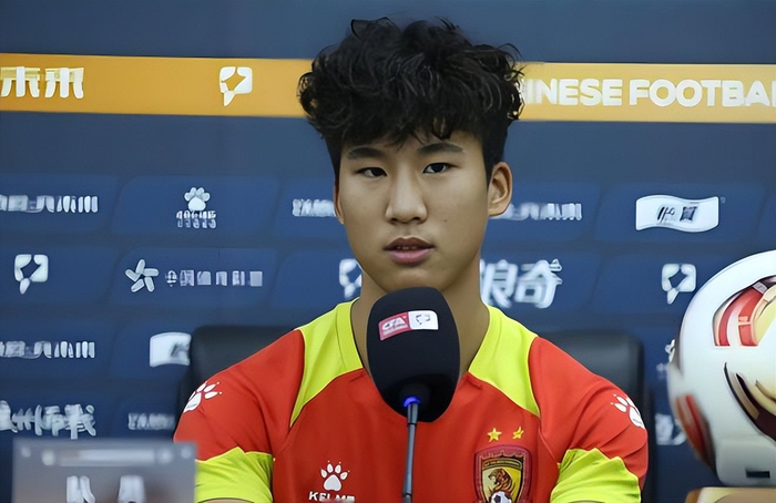 23岁前锋向余望将加盟德甲斯图加特，未来或成核