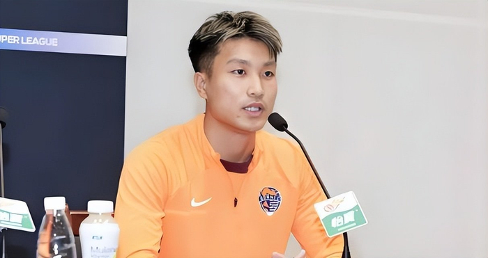 23岁前锋向余望将加盟德甲斯图加特，未来或成核