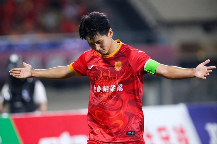 23岁前锋向余望将加盟德甲斯图加特，未来或成核